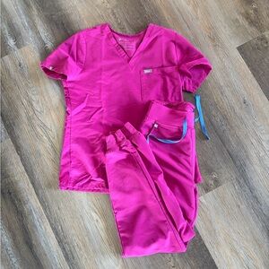 Figs Women's Raspberry Sorbet V-Neck Scrub Set